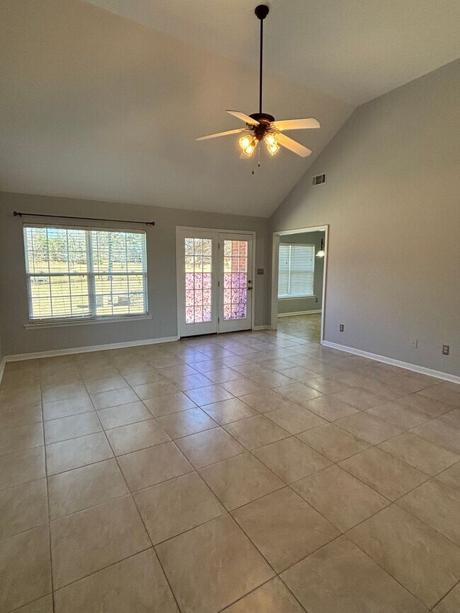 Foto del edificio - 2026 Lake Forest Dr