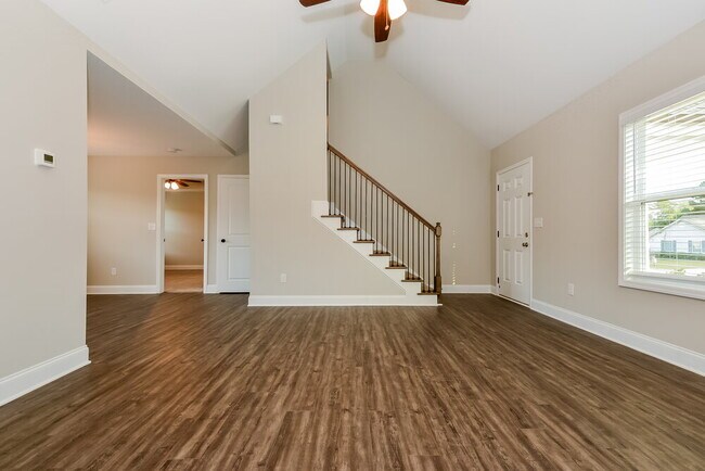 Foto del edificio - 320 Woodland Ridge Cir