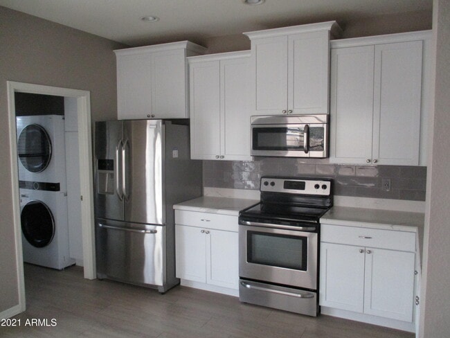 Building Photo - 2747 S Sailors Way