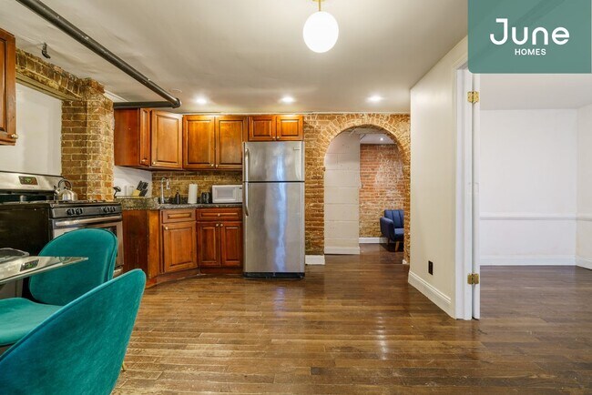 Building Photo - Full room in 5-bed/1.5-bath Home