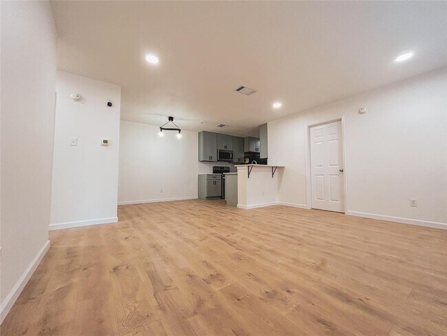 Foto del edificio - 1815 Gracy Farms Ln