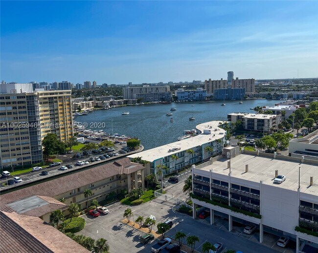 Foto del edificio - 2602 E Hallandale Beach Blvd