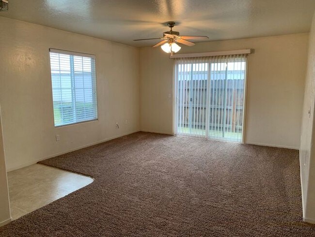 Building Photo - Lovely condo available in Paseo Del Lago!