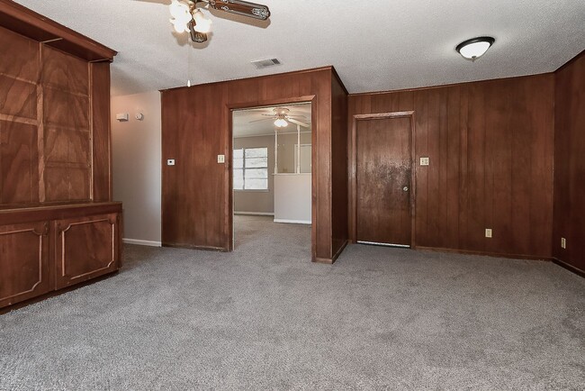 Building Photo - 1208 Yellowstone St