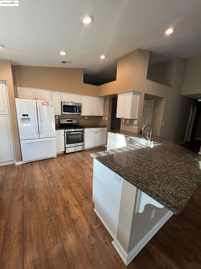 Building Photo - 1511 Coventry Dr