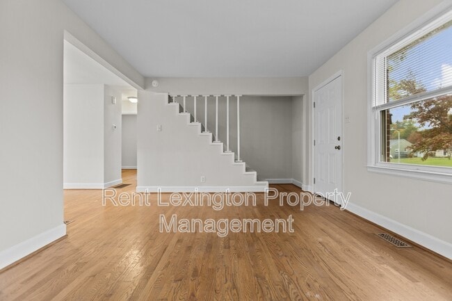 Building Photo - 265 Zandale Dr