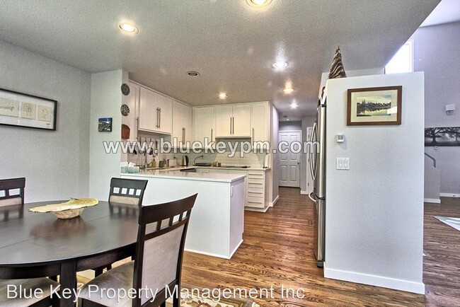 Foto del edificio - 2 br, 2.5 bath House - 1826 NW Miller Road