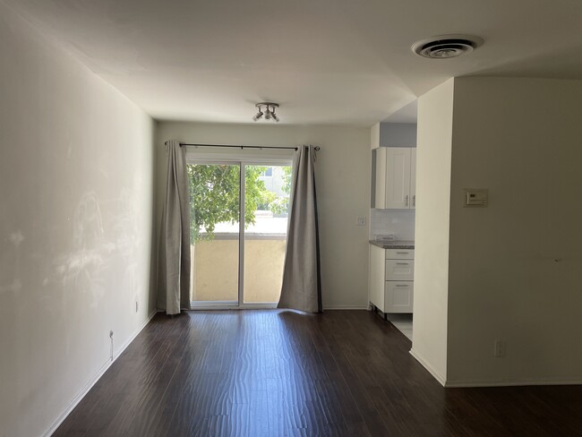 Building Photo - 11138 Aqua Vista St