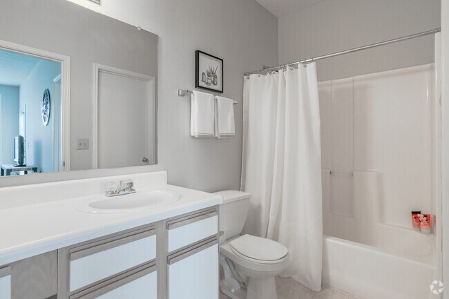 Elm - Bathroom - Brickyard Apartments