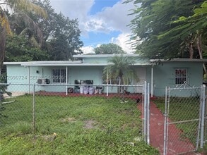 Building Photo - 1091 Salih St