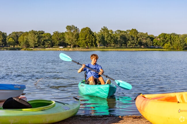 Enjoy time on the lake with Lincoln Paddle Company at Holmes Lake Park.
