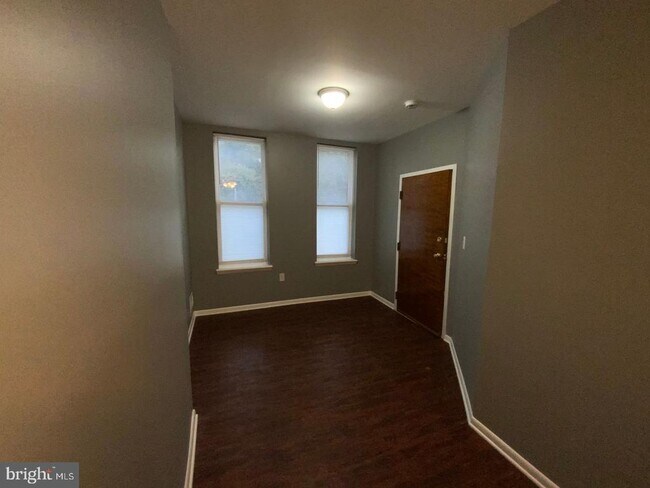 Foto del edificio - 422 W Huntingdon St