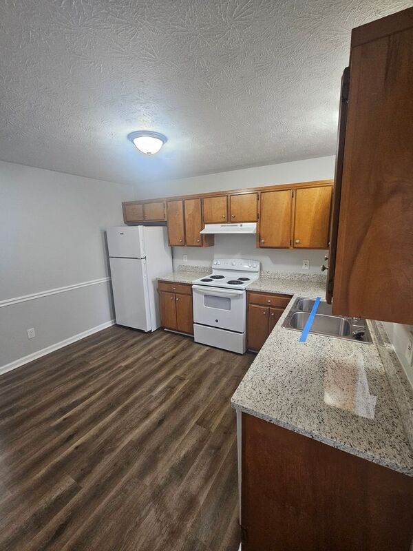 Building Photo - 208 Centennial Dr