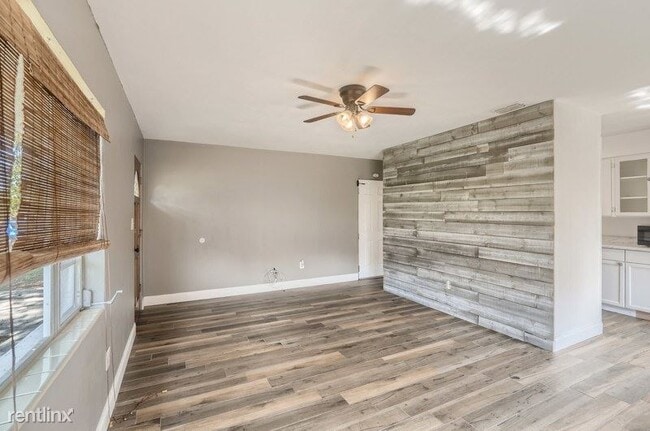 Building Photo - 3 br, 1.5 bath House - 515 Young Place UNIT