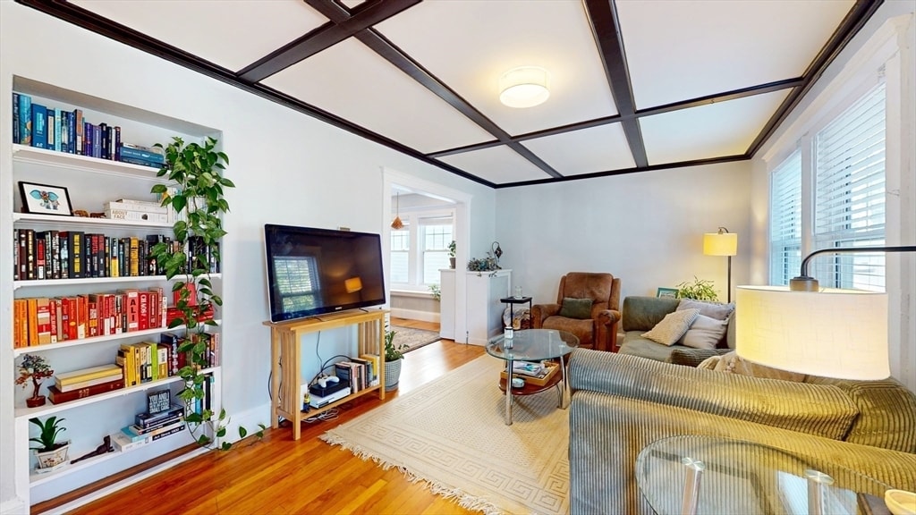 Foto principal - 20 Wheelwright Rd