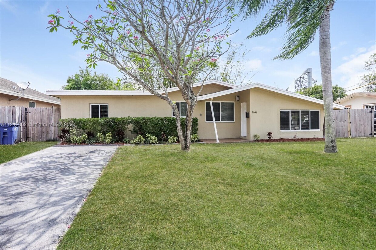 Primary Photo - 2041 Acapulco Dr