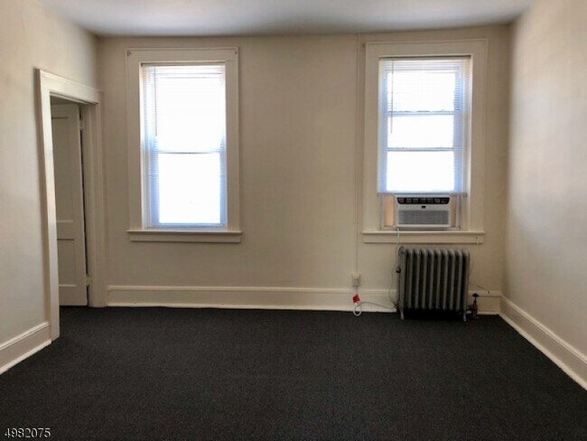 Foto del edificio - 460 Bloomfield Ave