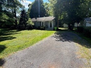 Building Photo - 305 Hunt Dr
