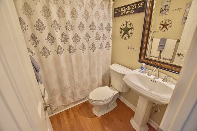 Building Photo - 407 Cook St