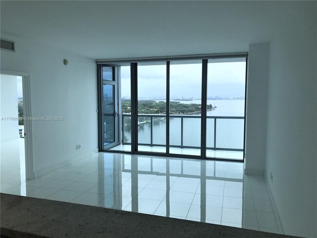 Foto del edificio - 601 NE 36th St