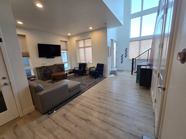 Building Photo - 6051 N Malta St