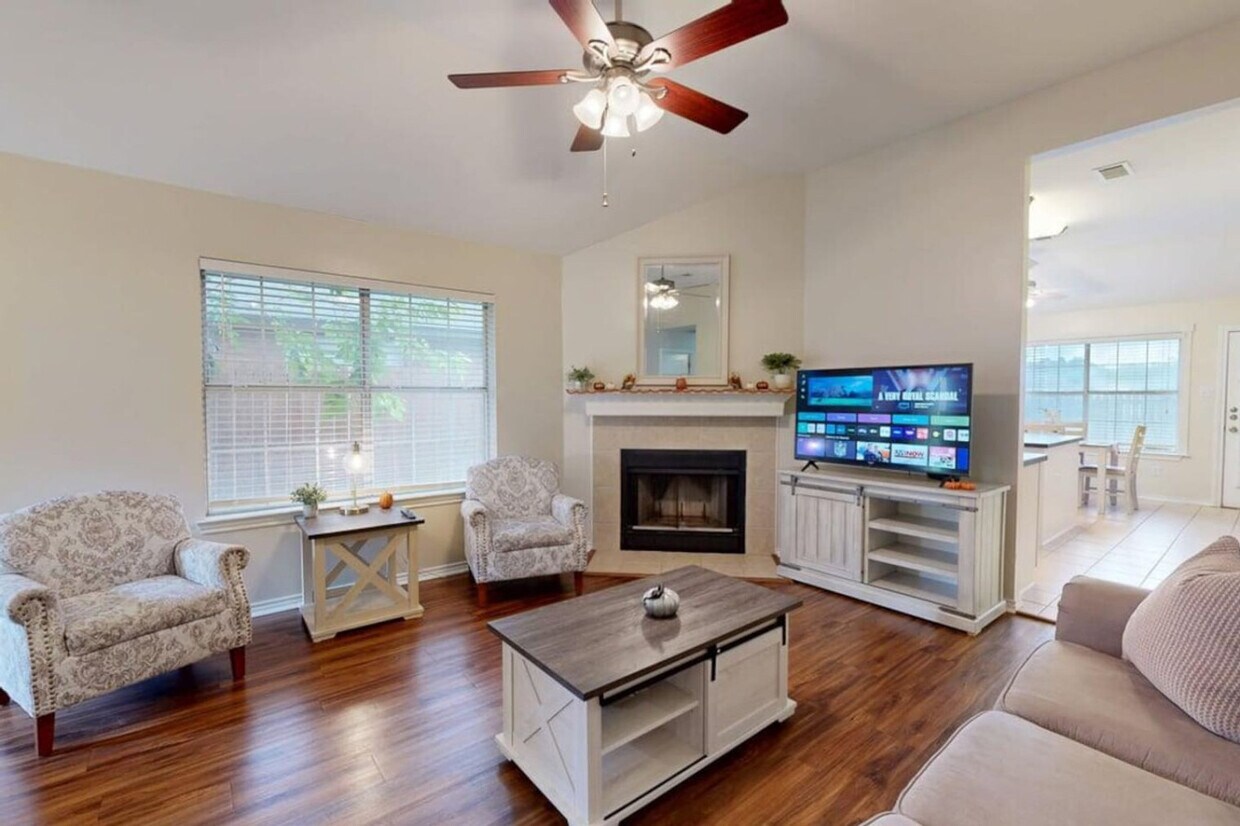 Primary Photo - 810 Camellia Ct