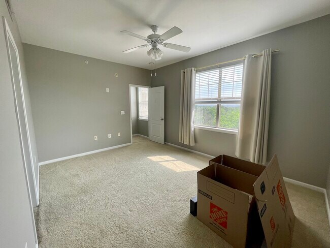 Third Floor Main Bedroom - 11203 Ranch Road 2222