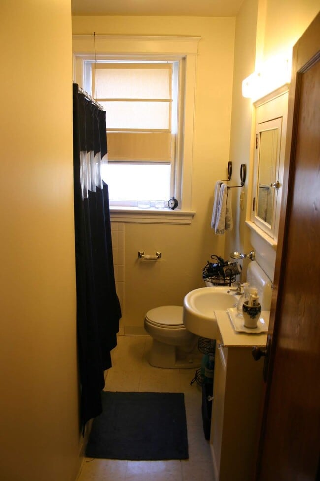 Building Photo - 5861 Nina Pl