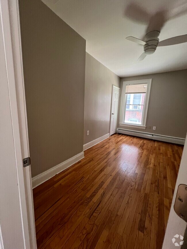 South End Apartments for Rent with Hardwood Floors Hartford, CT 1