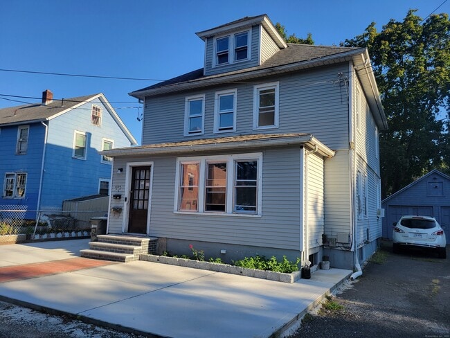 Building Photo - 178 Spruce St