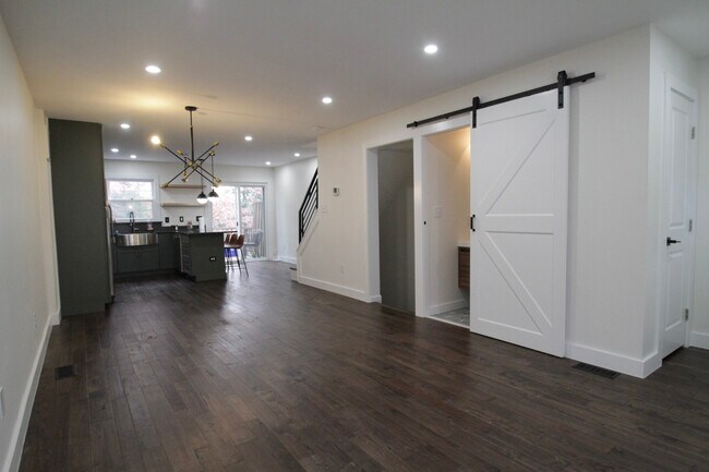 Building Photo - 8552 Springfield Oaks Dr