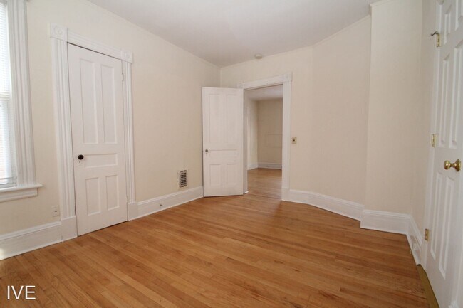 Building Photo - 10 Hanford Pl