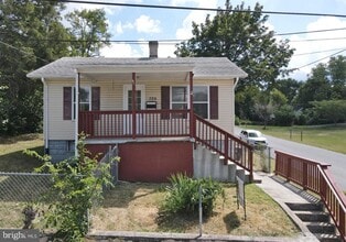 Building Photo - 709 3rd St