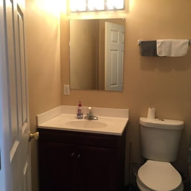 Building Photo - 107 Hood St