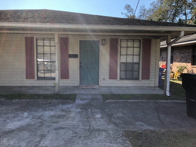 Building Photo - 610 Old Covington Hwy