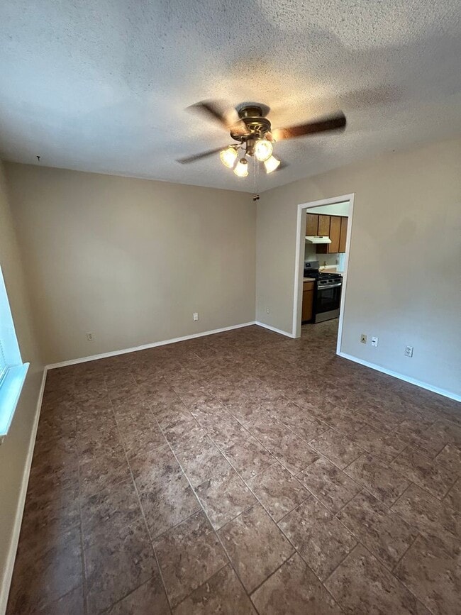 Building Photo - 2209 S Hartford Cove