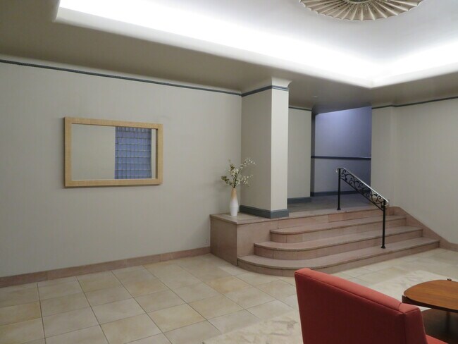 Foto del edificio - 3925 Davis Pl NW