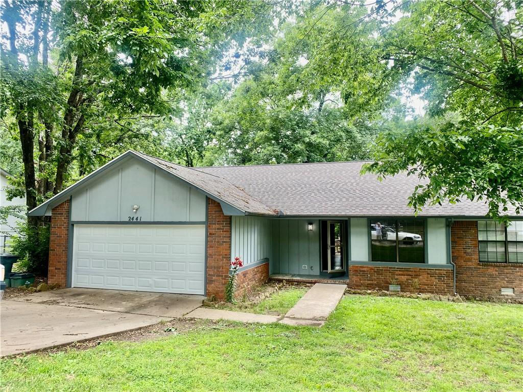 Primary Photo - 2441 N Hampton Ct
