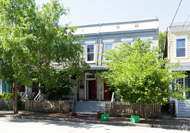 Building Photo - West Clay Street Portfolio