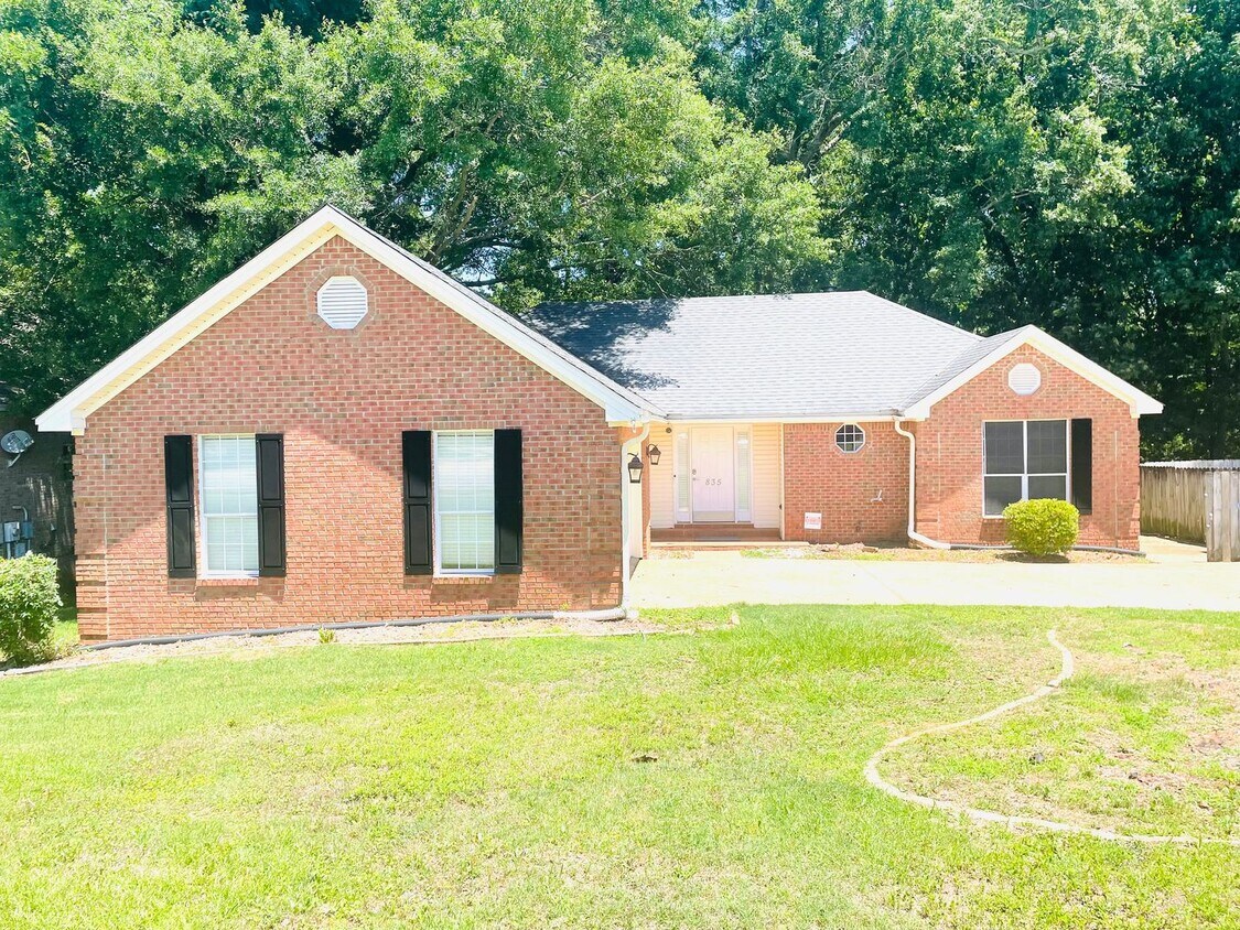 Foto principal - ** 3 Bed 2 Bath located off McQueen Smith ...