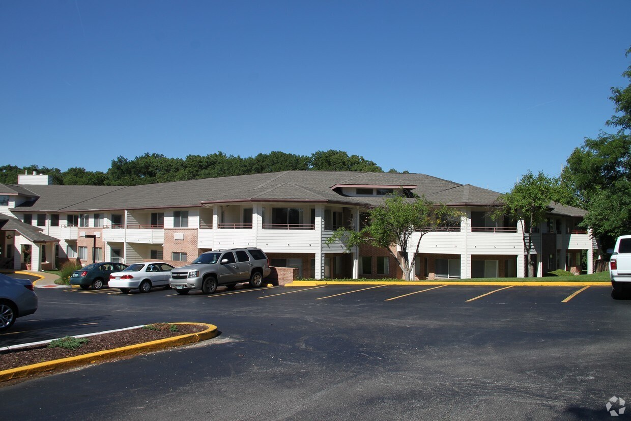 Briarcrest Estates Apartments in Ballwin, MO