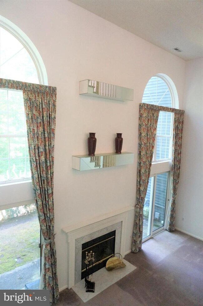 Building Photo - 10 Halstead Pl