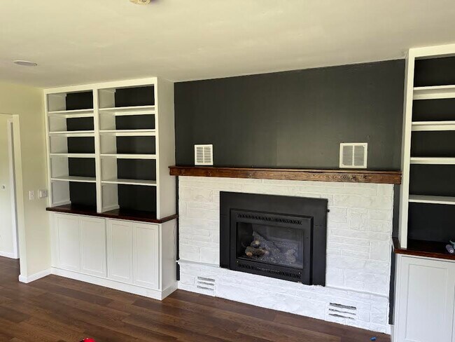 Building Photo - 465 Bugbee Dr