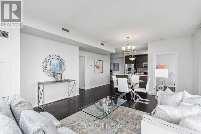 Photo du bâtiment - 66 Forest Manor Rd