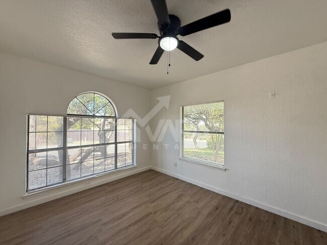Building Photo - 918 Spring Knoll