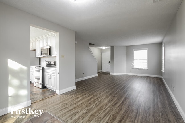 Building Photo - 6 Wyndham Dr