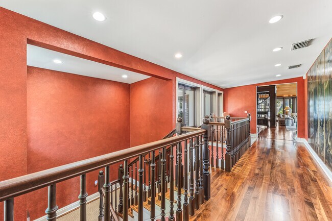 Foto del edificio - 1600 Treasure Ln