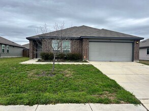 Building Photo - 1530 Redbridge Dr