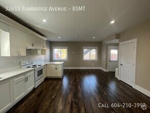 Building Photo - 32633 Tunbridge Ave