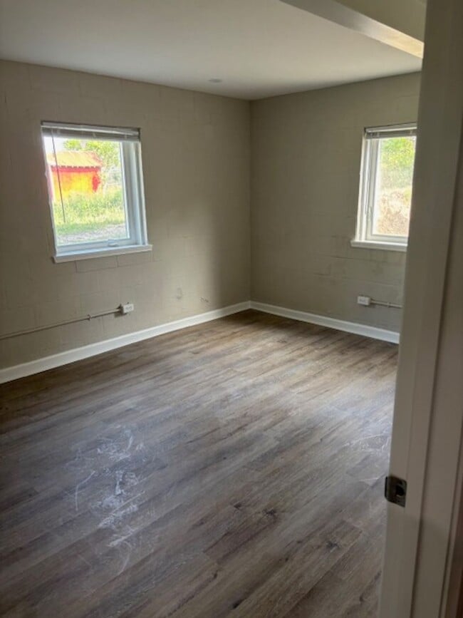 Foto del edificio - 3 Bedroom 1 bathroom lower level home in N...